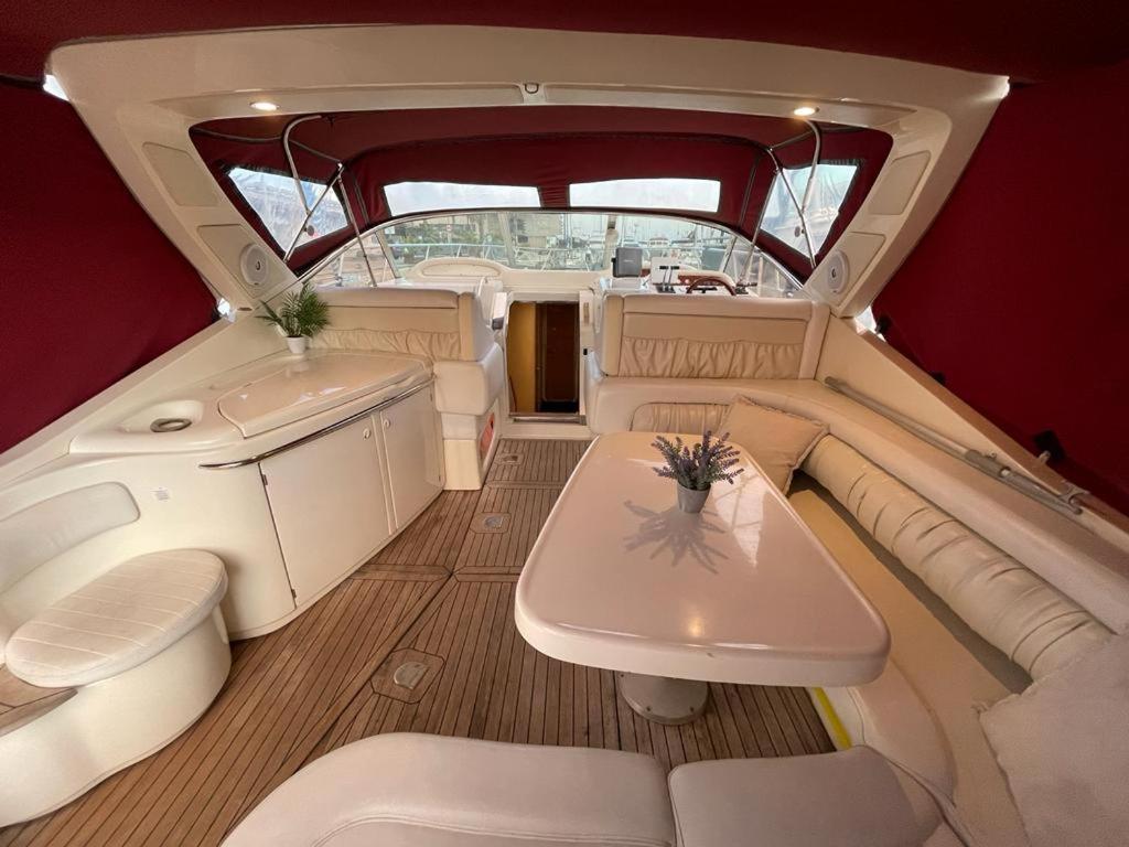 Cozy Yacht Lodge In Barcelona With Boat Tour Option Sant Adria de Besos Εξωτερικό φωτογραφία