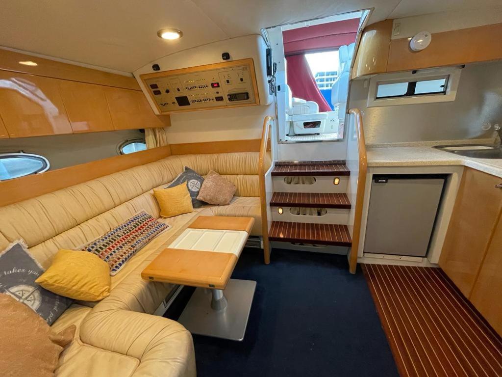 Cozy Yacht Lodge In Barcelona With Boat Tour Option Sant Adria de Besos Εξωτερικό φωτογραφία