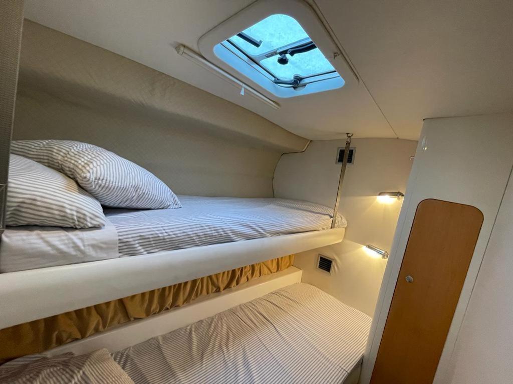 Cozy Yacht Lodge In Barcelona With Boat Tour Option Sant Adria de Besos Εξωτερικό φωτογραφία
