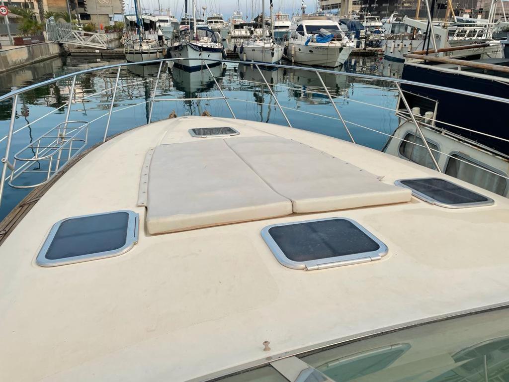 Cozy Yacht Lodge In Barcelona With Boat Tour Option Sant Adria de Besos Εξωτερικό φωτογραφία