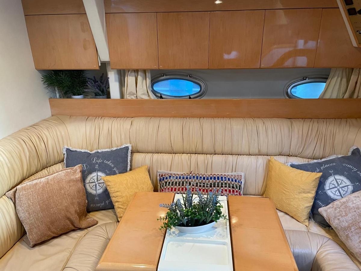 Cozy Yacht Lodge In Barcelona With Boat Tour Option Sant Adria de Besos Εξωτερικό φωτογραφία