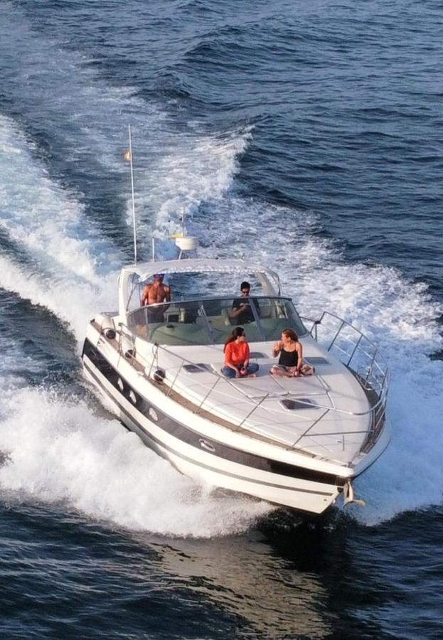 Cozy Yacht Lodge In Barcelona With Boat Tour Option Sant Adria de Besos Εξωτερικό φωτογραφία