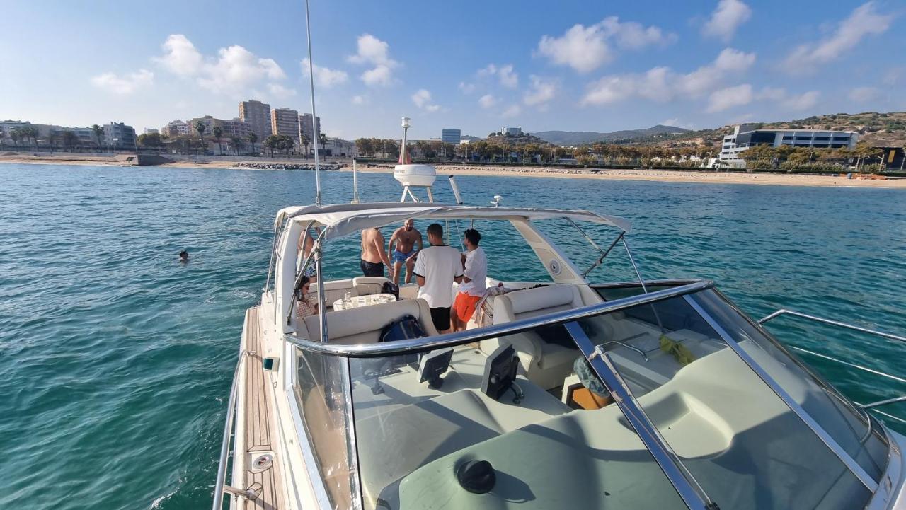 Cozy Yacht Lodge In Barcelona With Boat Tour Option Sant Adria de Besos Εξωτερικό φωτογραφία